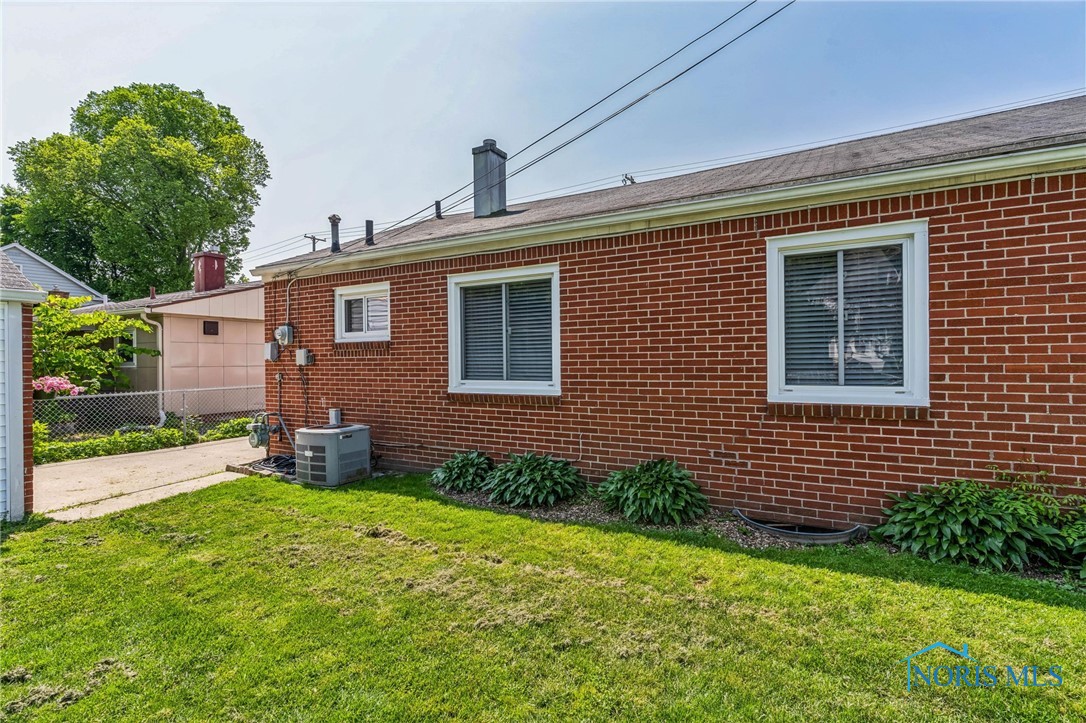 2352 Sherwood Avenue, Toledo, Ohio image 39