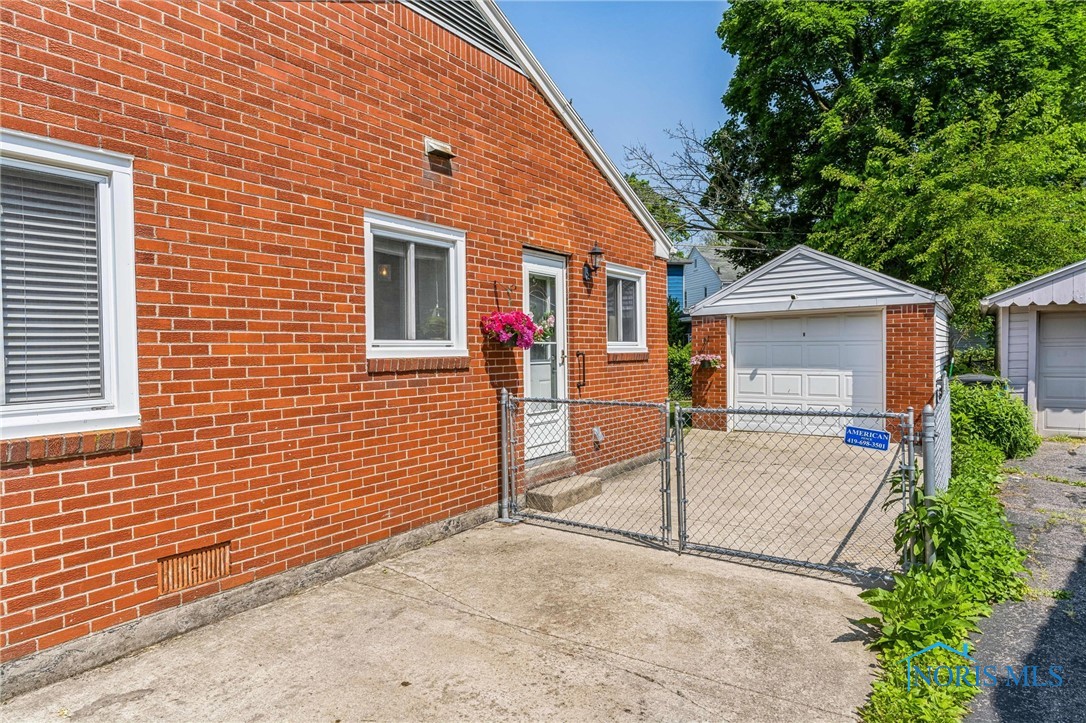 2352 Sherwood Avenue, Toledo, Ohio image 36