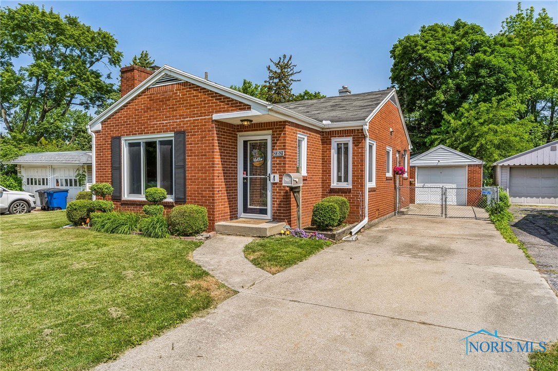 2352 Sherwood Avenue, Toledo, Ohio image 2