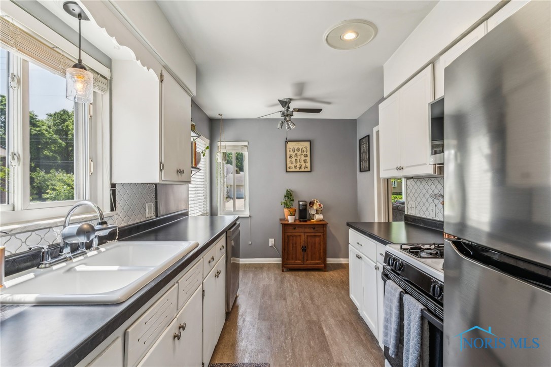2352 Sherwood Avenue, Toledo, Ohio image 17