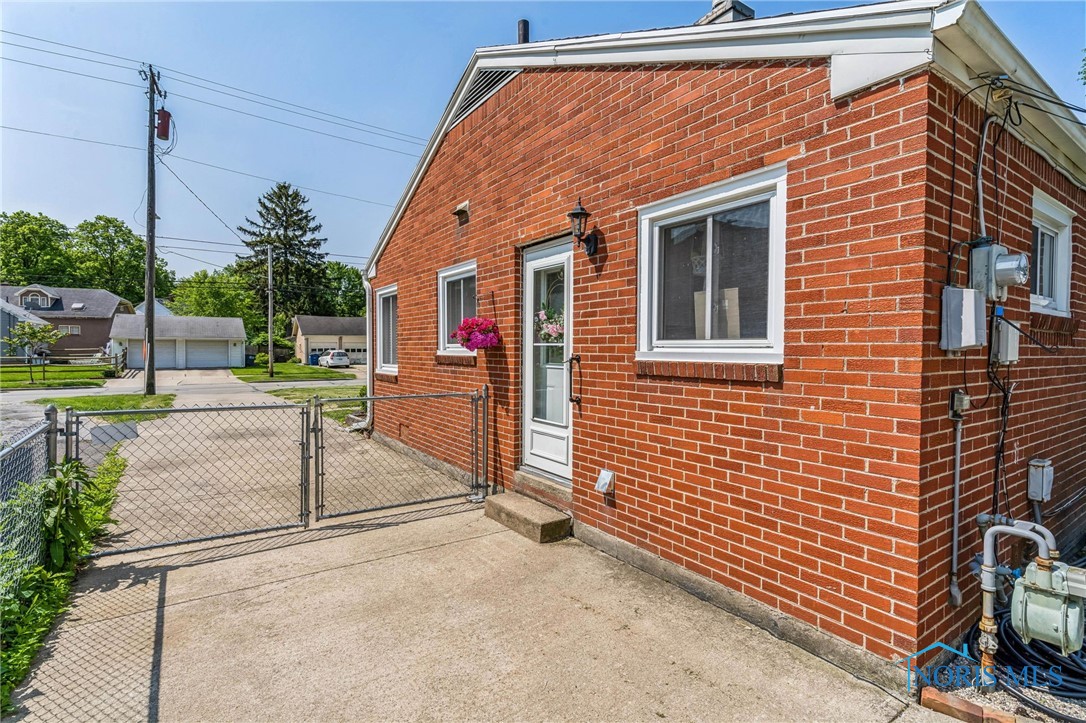 2352 Sherwood Avenue, Toledo, Ohio image 37