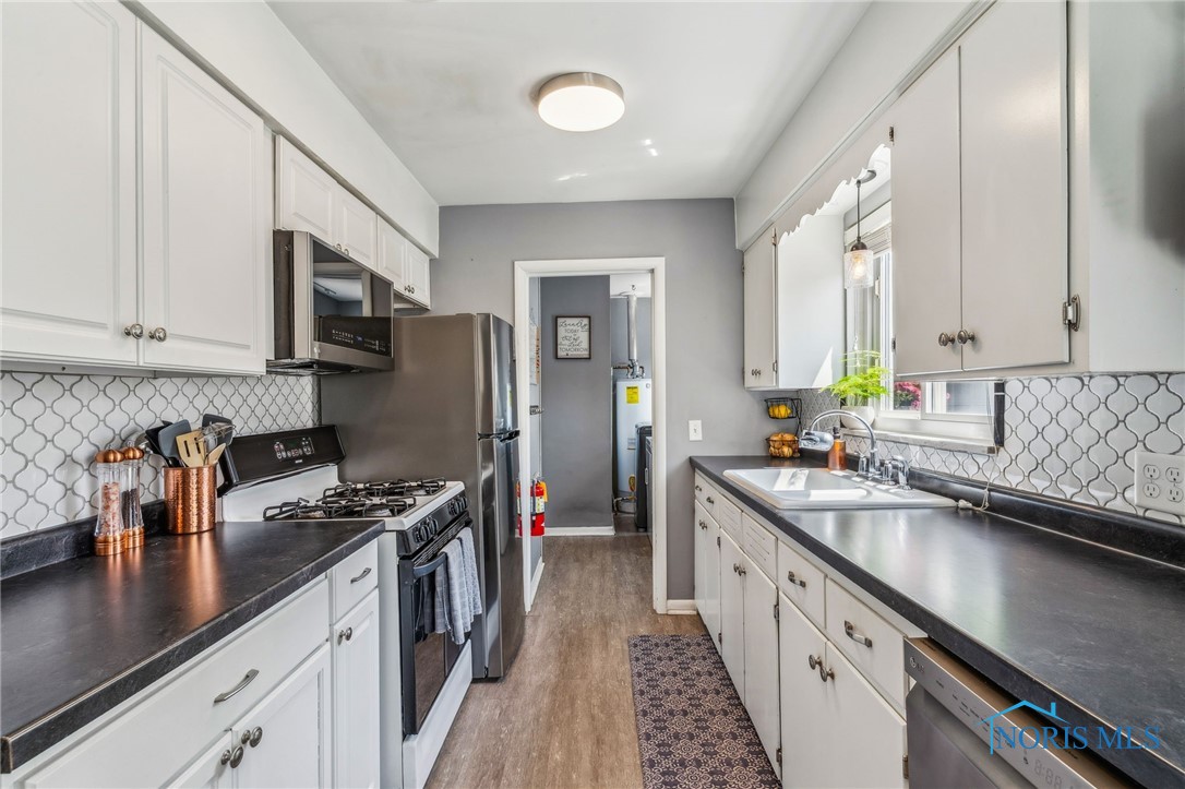2352 Sherwood Avenue, Toledo, Ohio image 18