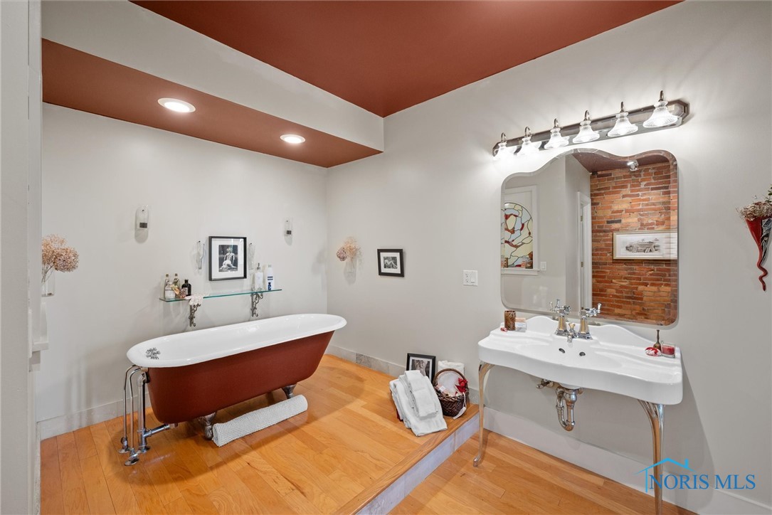 1 S Saint Clair Street, Toledo, Ohio image 10