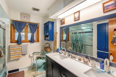 Tiny photo for 2809 Starr Avenue, Oregon, OH 43616 (MLS # 6136959)