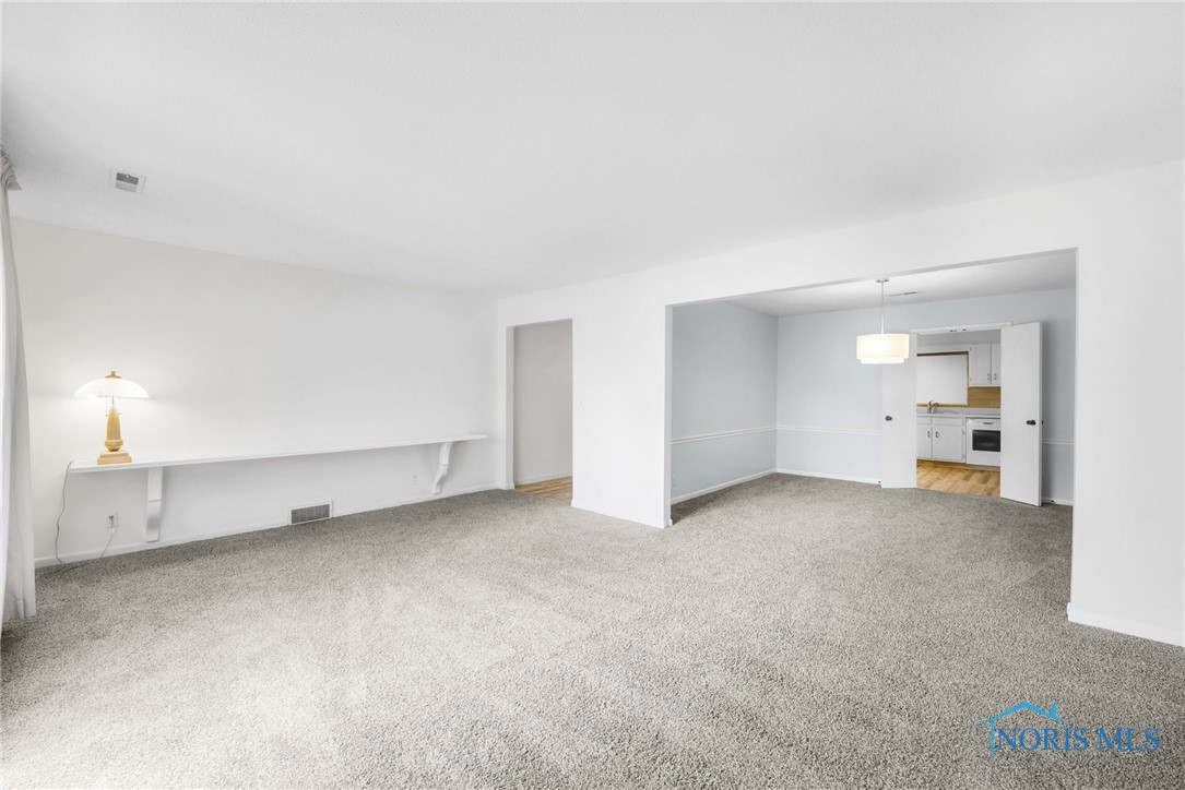 6626 Kingsbridge Drive, Sylvania, Ohio image 2