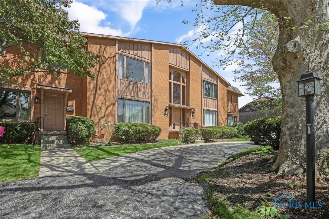 6626 Kingsbridge Drive, Sylvania, Ohio image 1
