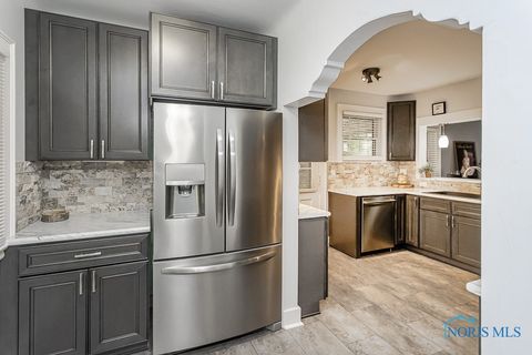 Tiny photo for 2829 Goddard Road, Toledo, OH 43606 (MLS # 6136897)
