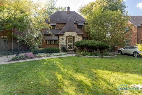 Photo of 2829 Goddard Road, Toledo, OH 43606 (MLS # 6136897)