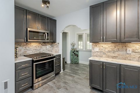 Tiny photo for 2829 Goddard Road, Toledo, OH 43606 (MLS # 6136897)