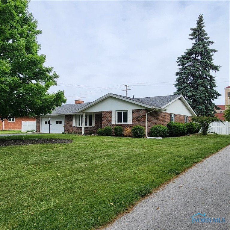 2028 Greendale Avenue, Findlay, Ohio image 1