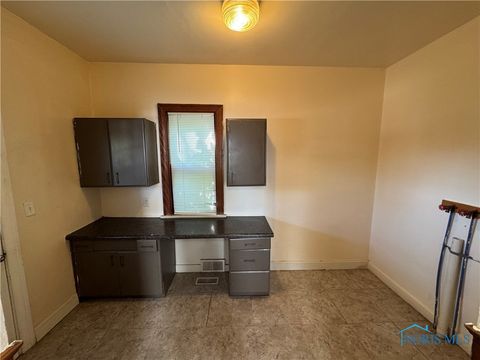 Tiny photo for 2142 Woodford Street, Toledo, OH 43605 (MLS # 6136512)