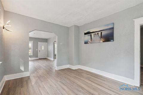 Tiny photo for 2368 Hollywood Avenue, Toledo, OH 43620 (MLS # 6136028)