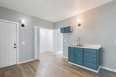 Tiny photo for 2368 Hollywood Avenue, Toledo, OH 43620 (MLS # 6136028)