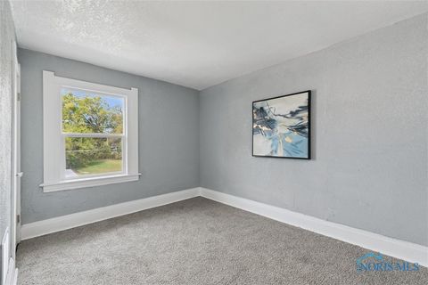 Tiny photo for 2368 Hollywood Avenue, Toledo, OH 43620 (MLS # 6136028)