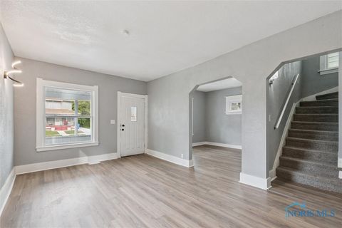 Tiny photo for 2368 Hollywood Avenue, Toledo, OH 43620 (MLS # 6136028)