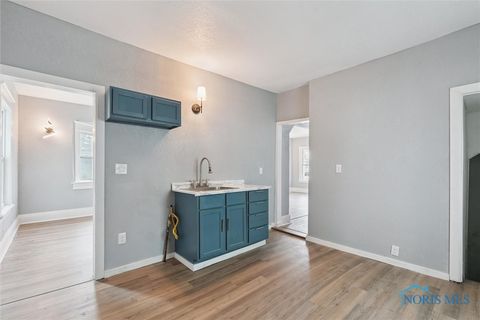 Tiny photo for 2368 Hollywood Avenue, Toledo, OH 43620 (MLS # 6136028)