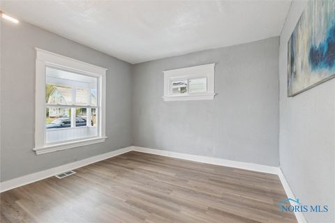 Tiny photo for 2368 Hollywood Avenue, Toledo, OH 43620 (MLS # 6136028)