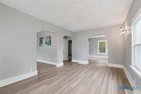 Tiny photo for 2368 Hollywood Avenue, Toledo, OH 43620 (MLS # 6136028)