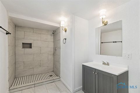 Tiny photo for 2368 Hollywood Avenue, Toledo, OH 43620 (MLS # 6136028)