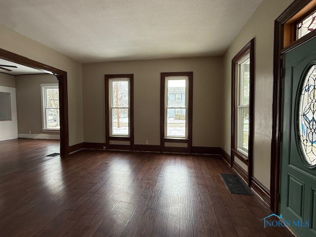 704 W Fremont Street, Fostoria, Ohio image 5