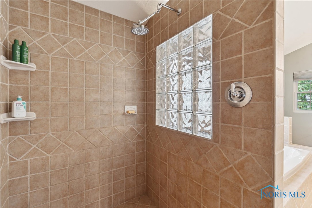 3127 Drummond Road, Toledo, Ohio image 38