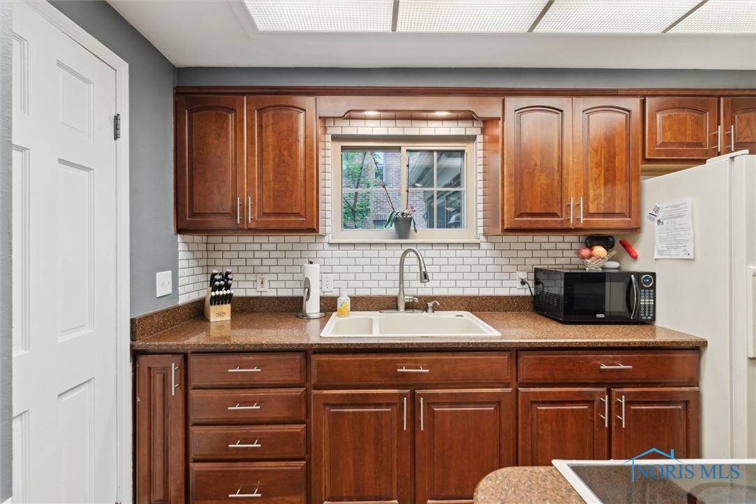 3127 Drummond Road, Toledo, Ohio image 26