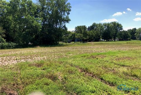 136 Coach House Loop Bowling Green OH 43402