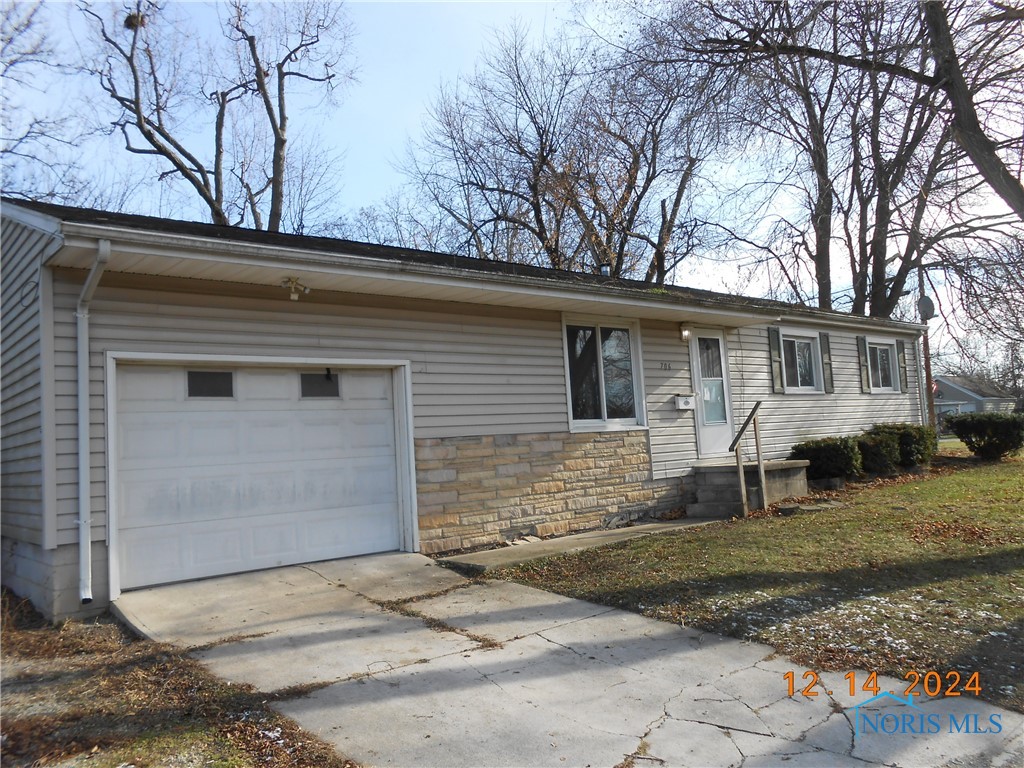 706 Berkshire Drive, Fostoria, Ohio image 1