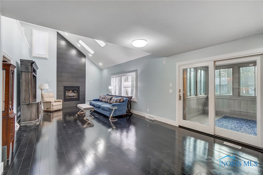 29780 Waterbury Circle, Perrysburg, Ohio image 9
