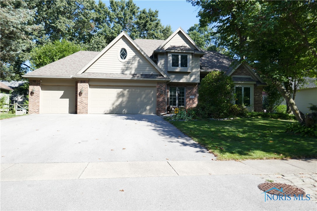 8324 Country Brook Drive, Holland, Ohio image 4