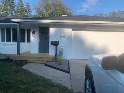 Tiny photo for 2017 Green Valley Drive, Toledo, OH 43614 (MLS # 6136334)