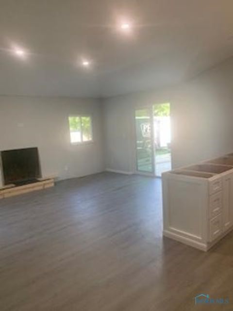 Tiny photo for 2017 Green Valley Drive, Toledo, OH 43614 (MLS # 6136334)