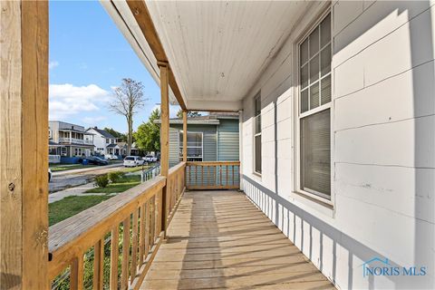 Tiny photo for 837 Lorain Street, Toledo, OH 43609 (MLS # 6136465)