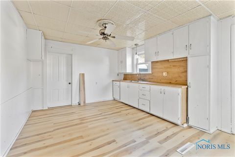 Tiny photo for 837 Lorain Street, Toledo, OH 43609 (MLS # 6136465)