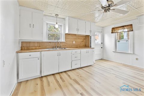 Tiny photo for 837 Lorain Street, Toledo, OH 43609 (MLS # 6136465)