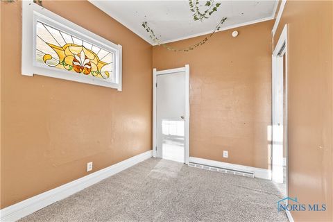 Tiny photo for 837 Lorain Street, Toledo, OH 43609 (MLS # 6136465)