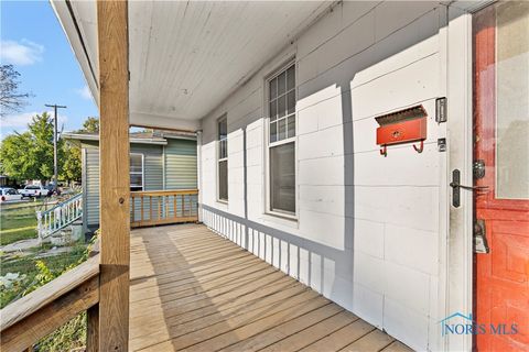 Tiny photo for 837 Lorain Street, Toledo, OH 43609 (MLS # 6136465)