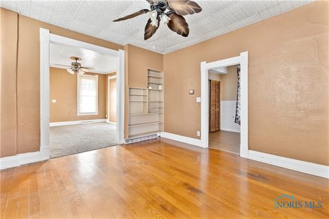 Tiny photo for 837 Lorain Street, Toledo, OH 43609 (MLS # 6136465)