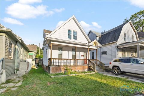 Tiny photo for 837 Lorain Street, Toledo, OH 43609 (MLS # 6136465)