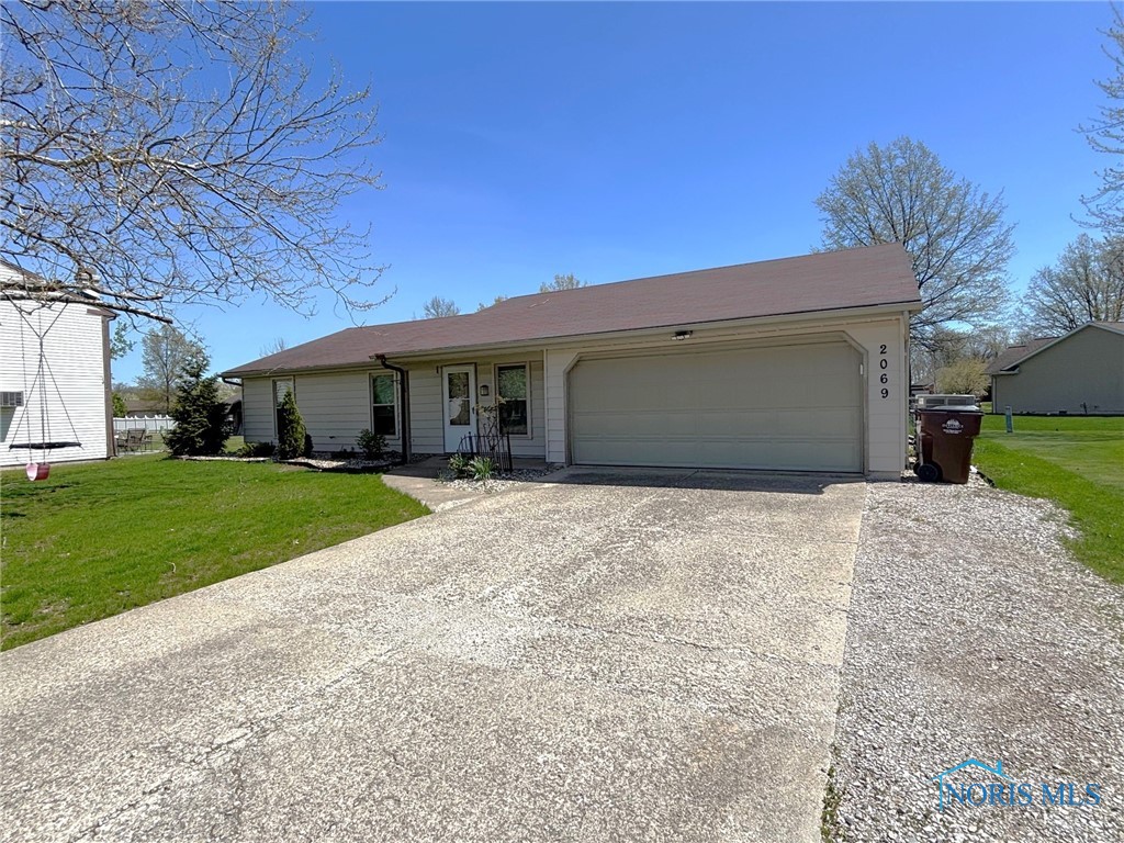 2069 Buckingham Court, Defiance, Ohio image 1