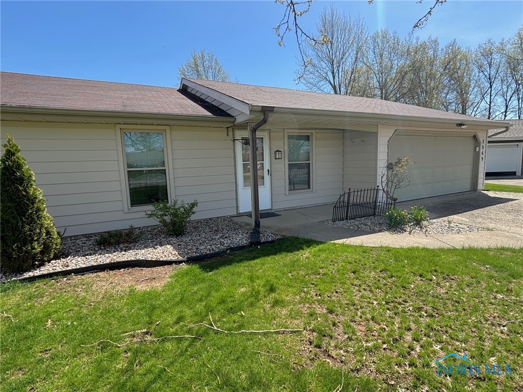2069 Buckingham Court, Defiance, Ohio image 2