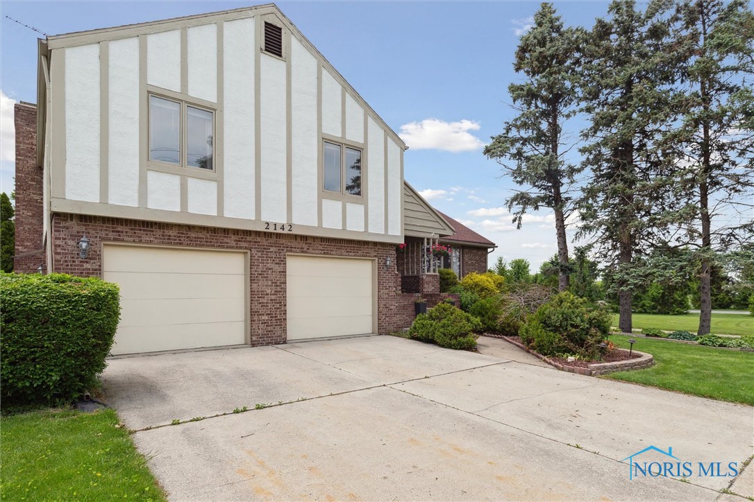 2142 Tracy Road, Northwood, Ohio image 2