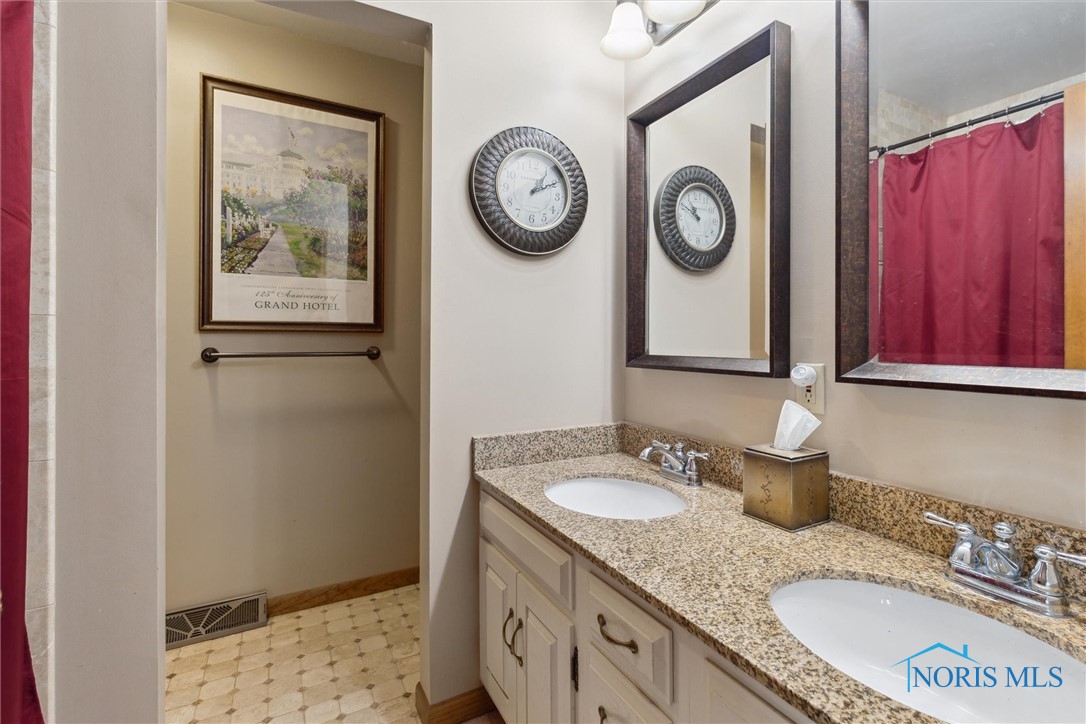 2142 Tracy Road, Northwood, Ohio image 34