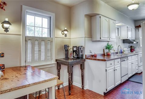 Tiny photo for 1121 Liberty Street, Findlay, OH 45840 (MLS # 6136589)