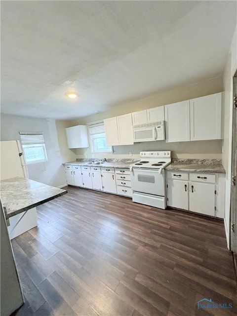 Tiny photo for 214 Franklin Avenue, Swanton, OH 43558 (MLS # 6136609)