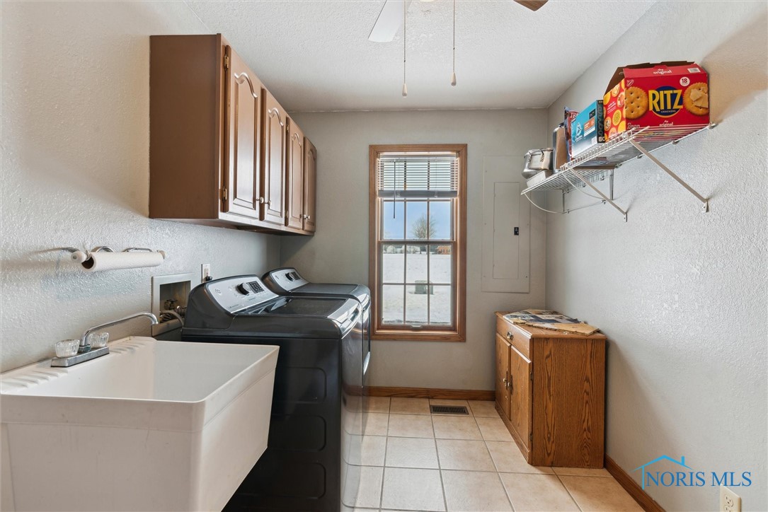 5611 S Eber Road, Whitehouse, Ohio image 25
