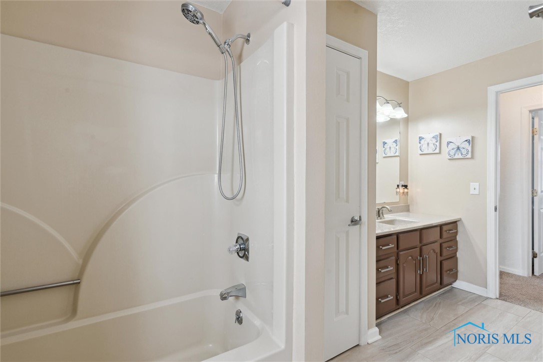 5611 S Eber Road, Whitehouse, Ohio image 39