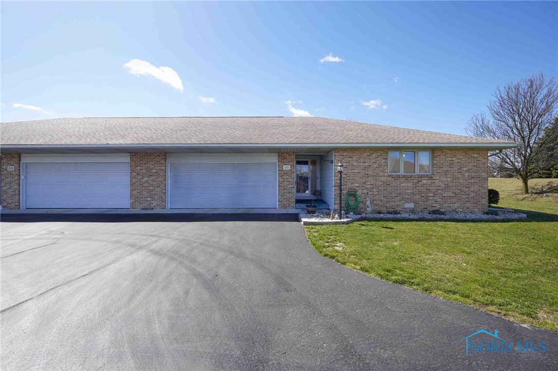 2101 Stonehedge Court #U12, Findlay, Ohio image 1