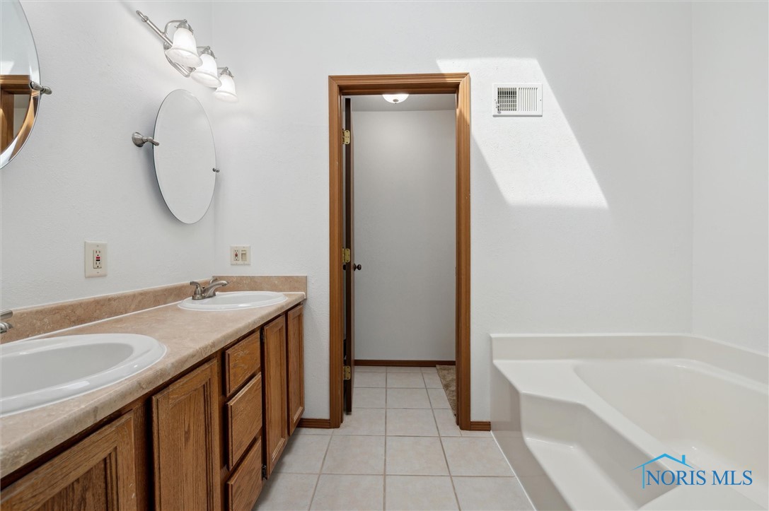 3663 Woodspring Road, Sylvania, Ohio image 28