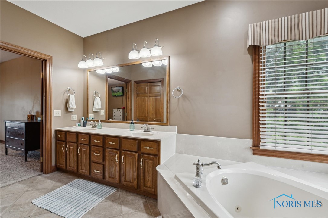 900 Chesterfield Drive, Napoleon, Ohio image 12